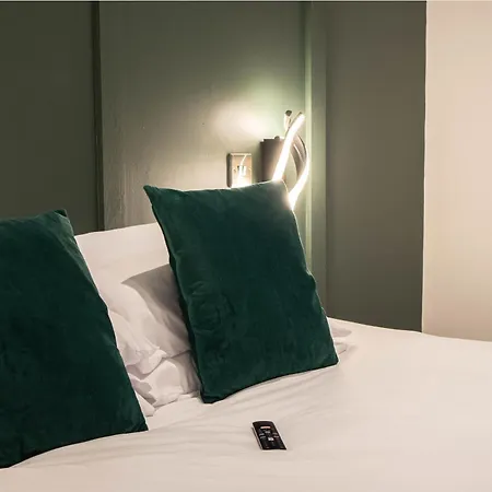 Apartamento Centre Serviced With Super King Bed Close Parking Fast Wifi Netflix Washer Dryer *