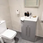 Centre Serviced With Super King Bed Close Parking Fast Wifi Netflix Washer Dryer Апартаменты Брадфорд