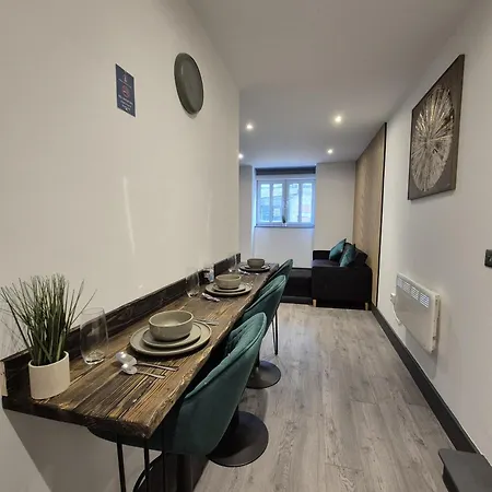 The Cotswold Escape 14 - Centre