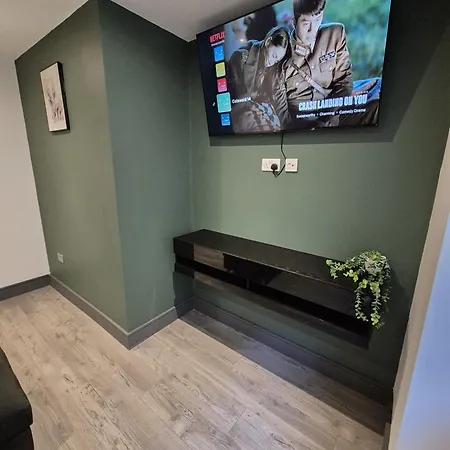 The Cotswold Escape 14 - Centre