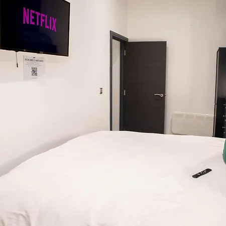 Apartman 1 Bed With Super King Bed Wifi Washer Dryer Workspace