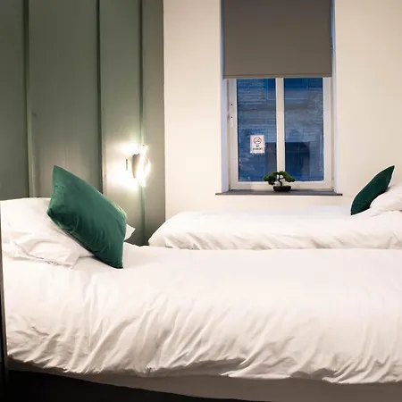 1 Bed With Super King Bed Wifi Washer Dryer Workspace *