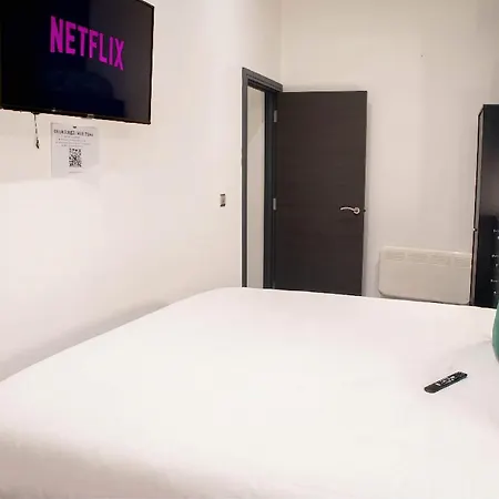 דירה Centre Serviced With Super King Bed Close Parking Fast Wifi Netflix Washer Dryer בראדפורד