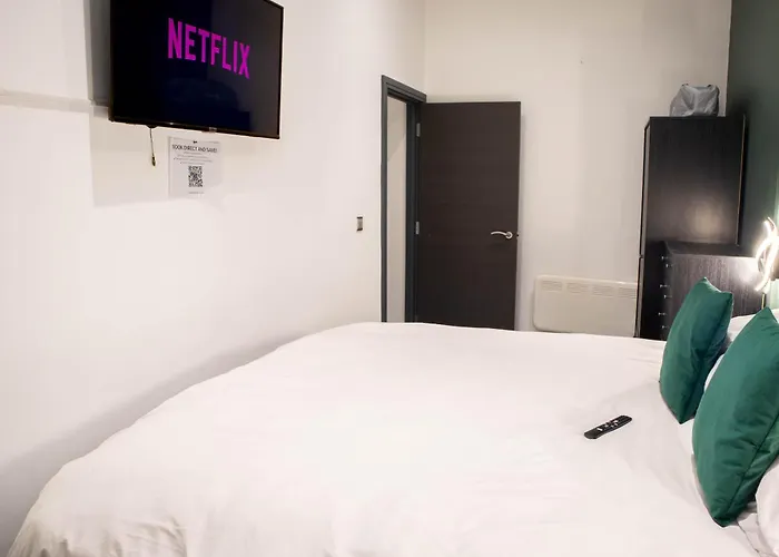 Apartment 1 Bed With Super King Bed Wifi Washer Dryer Workspace