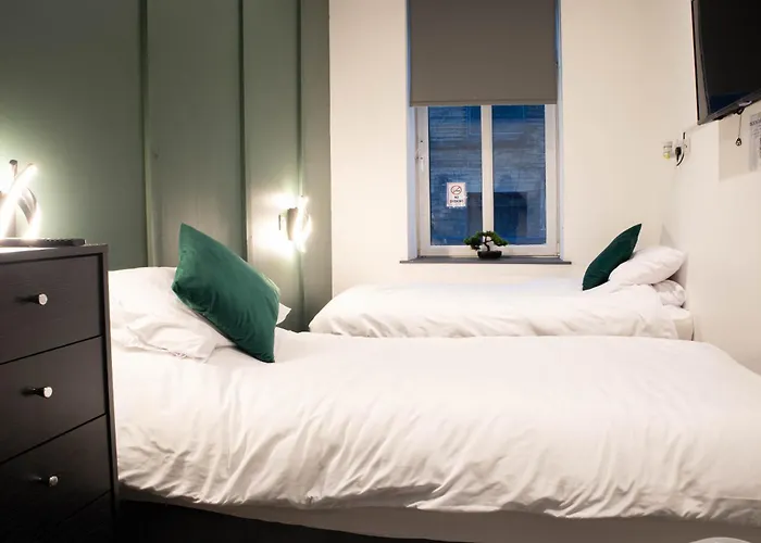 1 Bed With Super King Bed Wifi Washer Dryer Workspace *