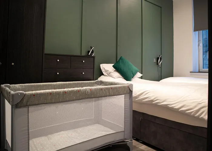 Apartment 1 Bed With Super King Bed Wifi Washer Dryer Workspace Bradford (West Yorkshire)