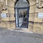 Centre Serviced With Super King Bed Close Parking Fast Wifi Netflix Washer Dryer * Bradford (West Yorkshire)