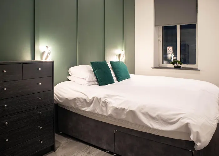 1 Bed With Super King Bed Wifi Washer Dryer Workspace * 布雷得佛