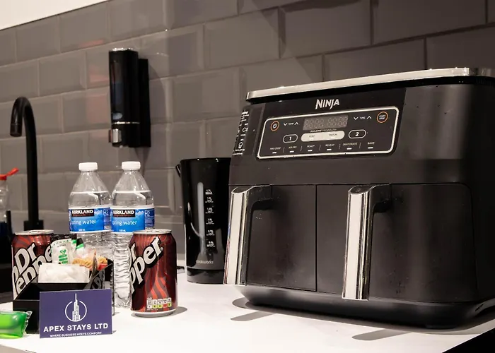 1 Bed With Super King Bed Wifi Washer Dryer Workspace *